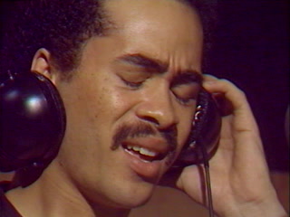Lillo Thomas – Holding On